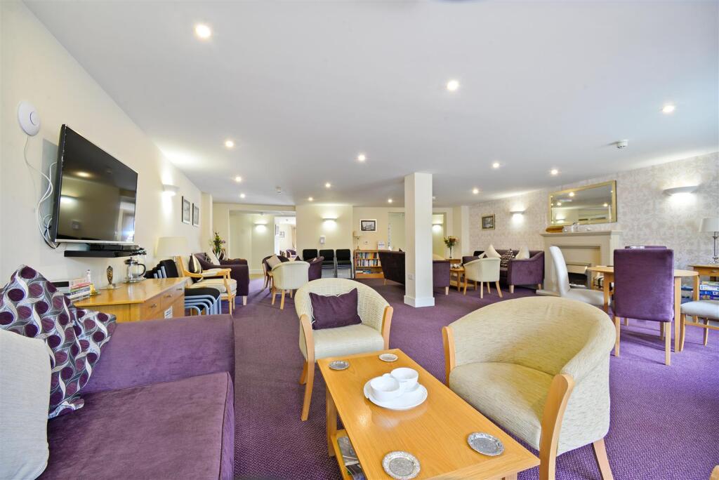 Chinnerys Court communal lounge.jpg