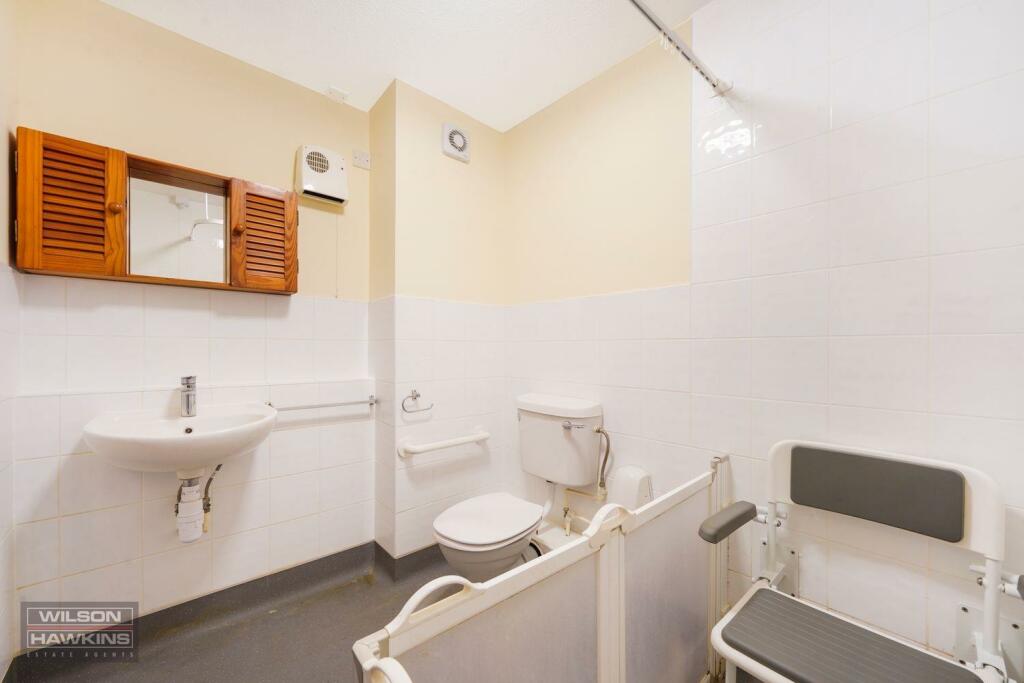 37 Betjeman Close - JWiMGRyOC270m0aLBbFC.jpg