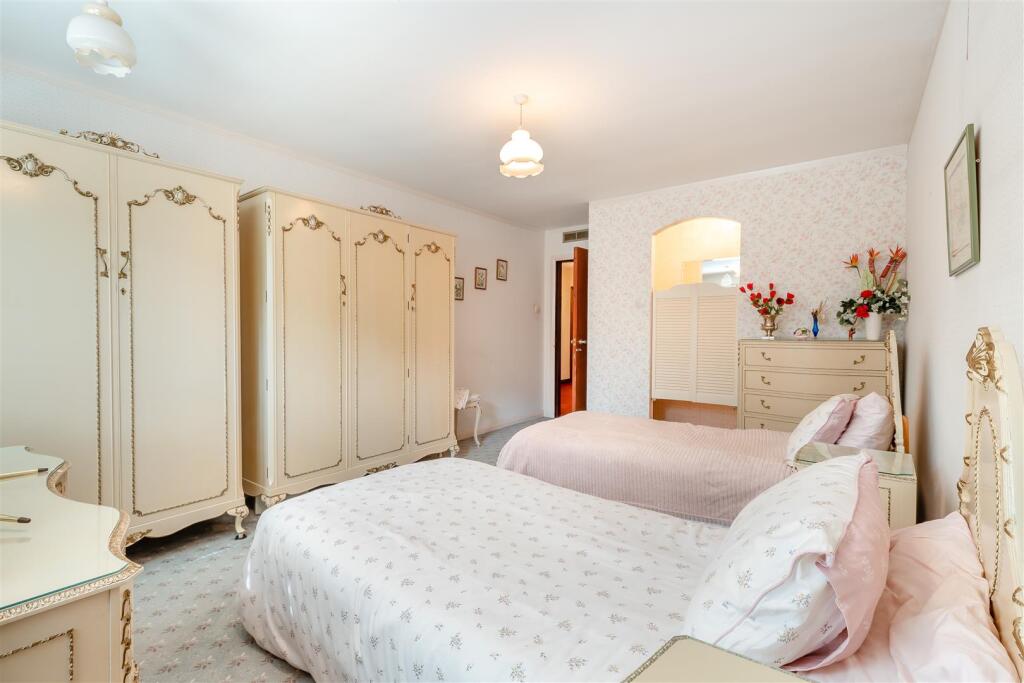 8659041-interior12.jpg