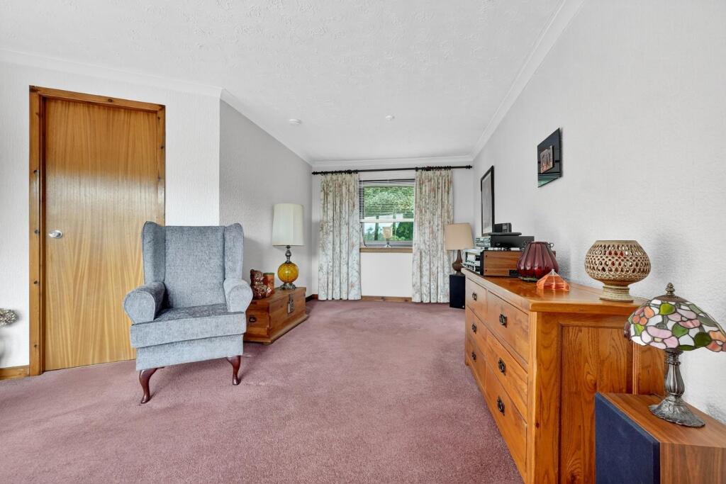 29 woodbank gardens, largs_06.jpg