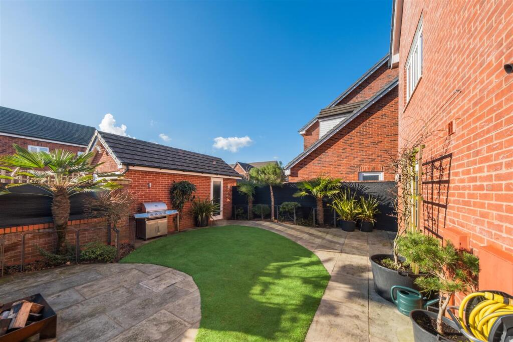 27 Shakerley Close-037.jpg
