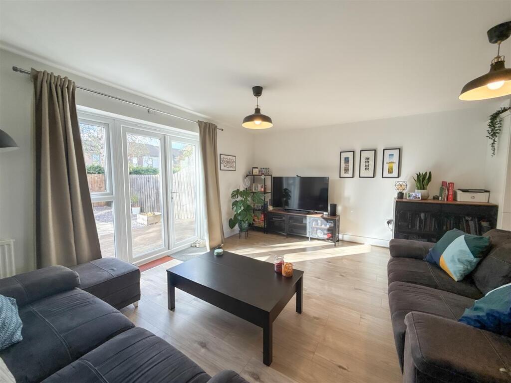 OPEN PLAN LOUNGE/DINING/KITCHEN