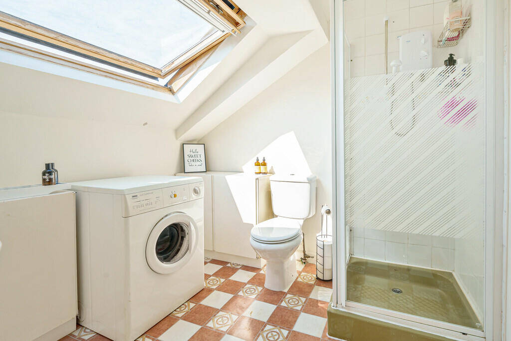 Upstairs Shower R...