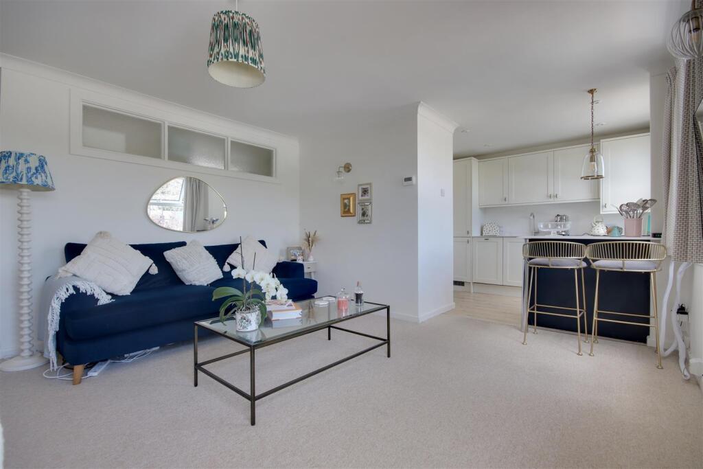 Living room 2.jpg