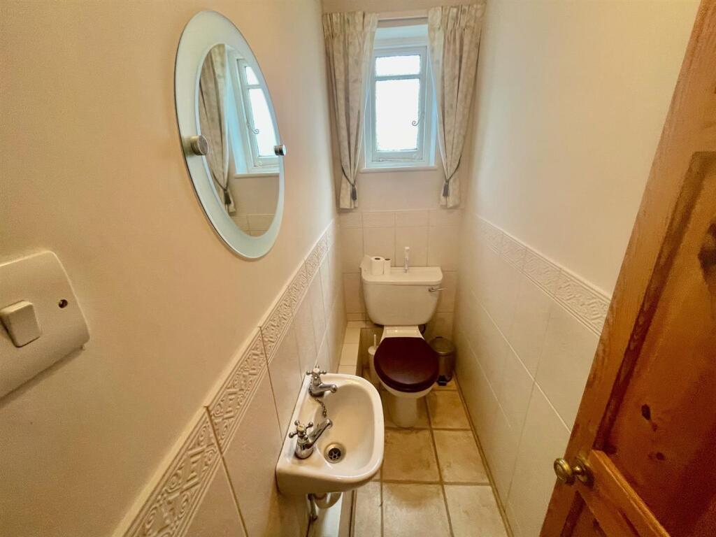 60 Westland Drive Cloak Room.jpg