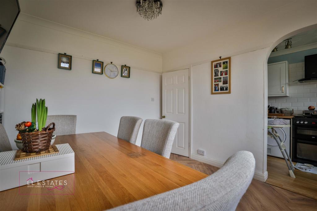 3 Knowles Avenue-40 dining room.jpg