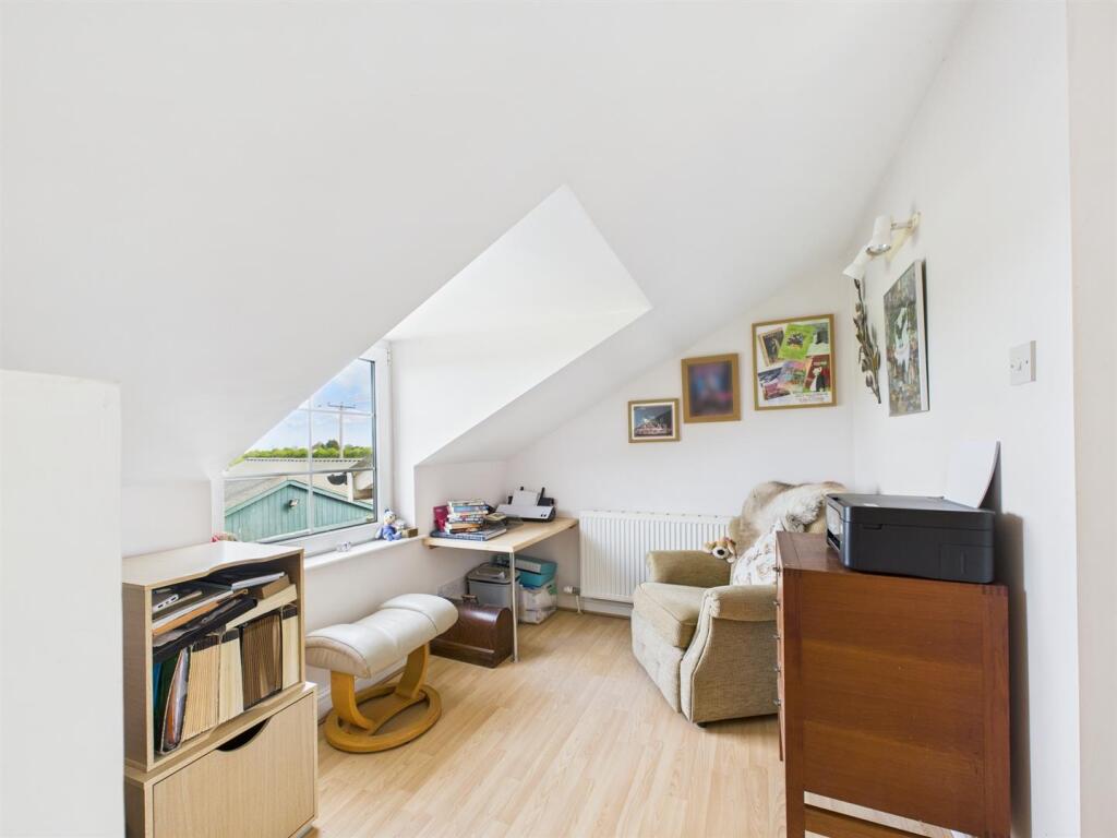 Office/Dressing room