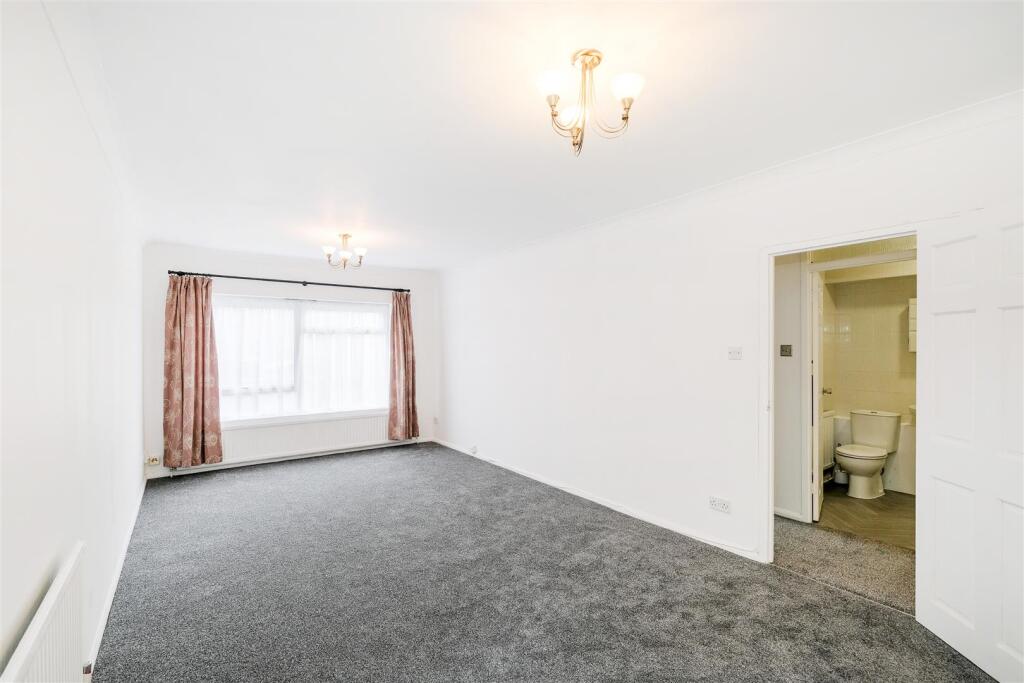 Flat 3, 23 Aldersbrook road-10.jpg