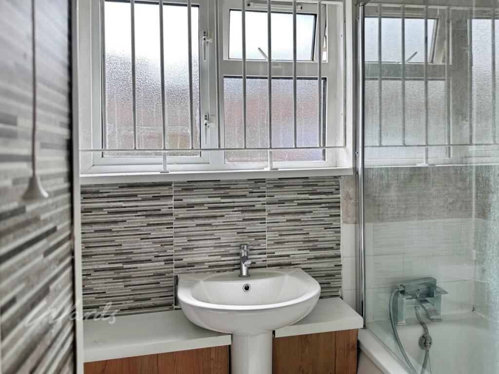 Wharfdale bathroo...
