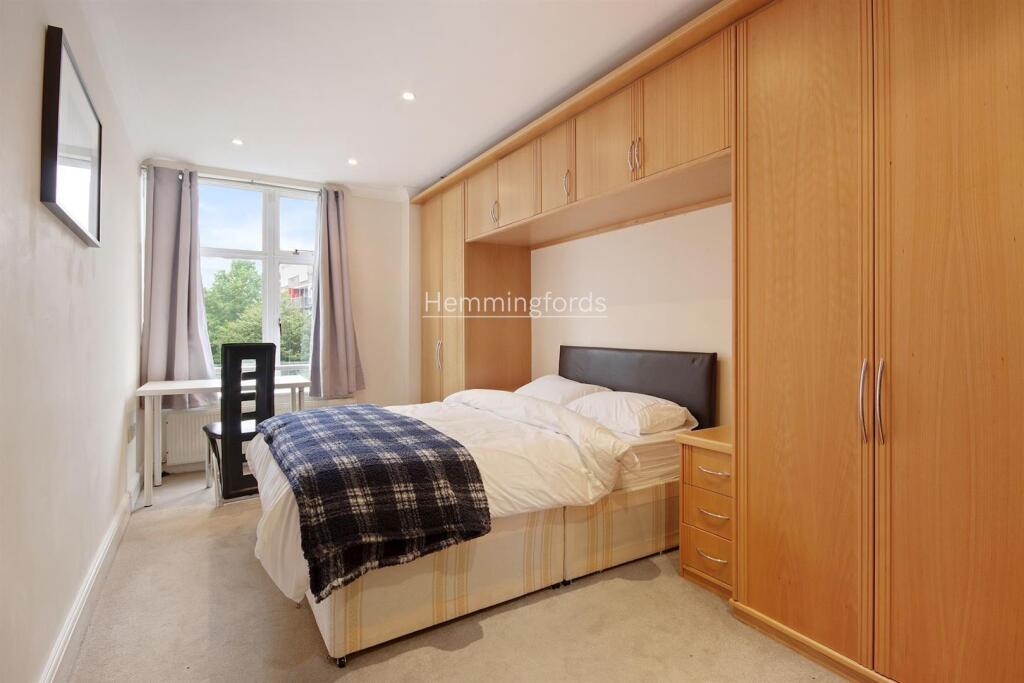 01-323978556 - AM - Flat 7, 152, Goswell Road Lond