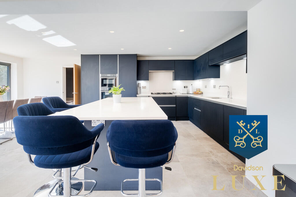 Logo Luxe (29 of ...