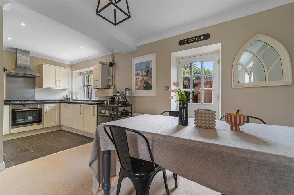 Kitchen/Dinning Area
