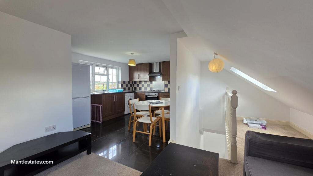 LOUNGE / KITCHEN AREA