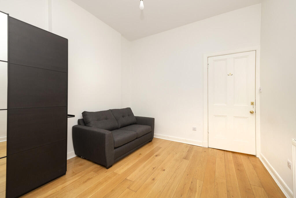 Double Bedroom - 2 (PF2) Drumdryan Street