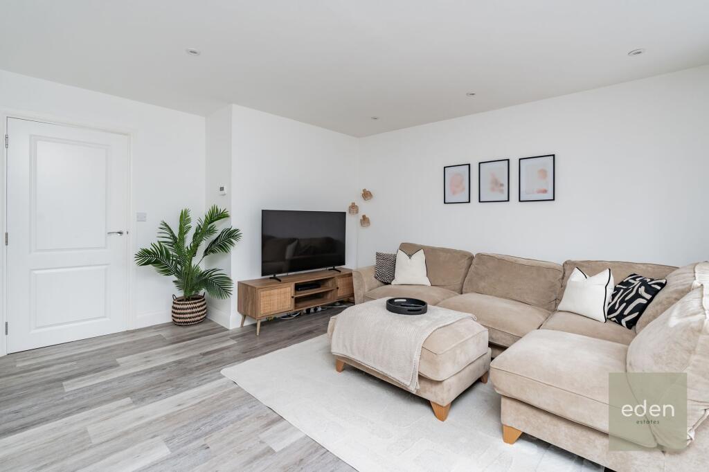 LOUNGE/DINER/KITCHEN