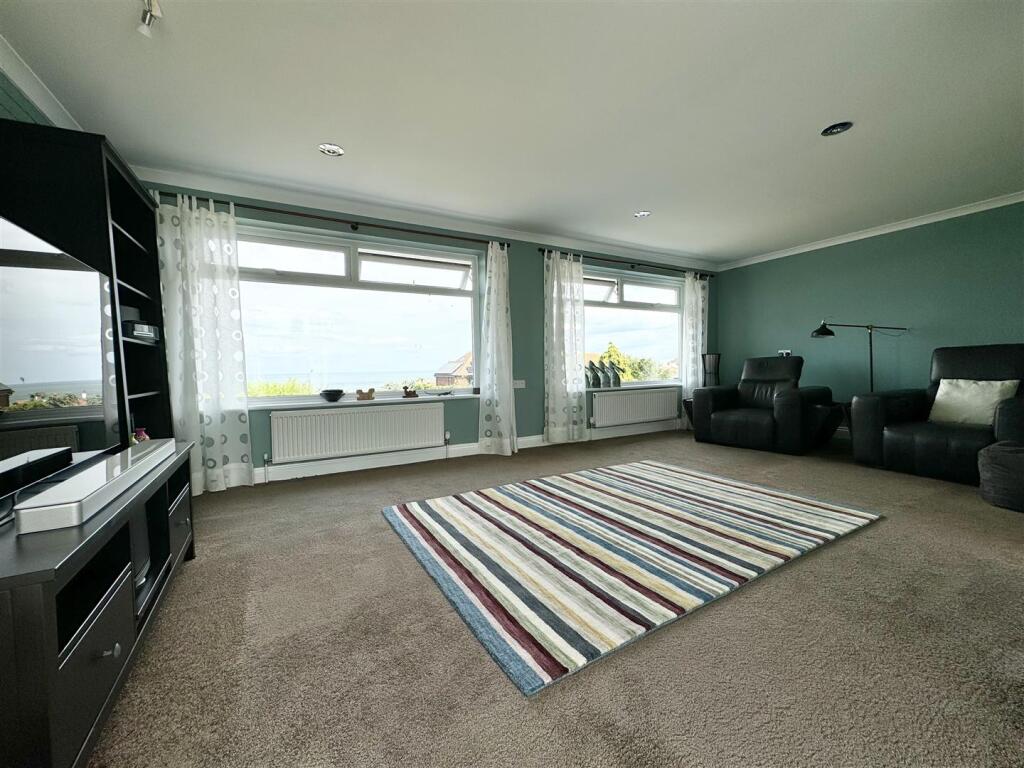 Sitting Room/Bedroom 4