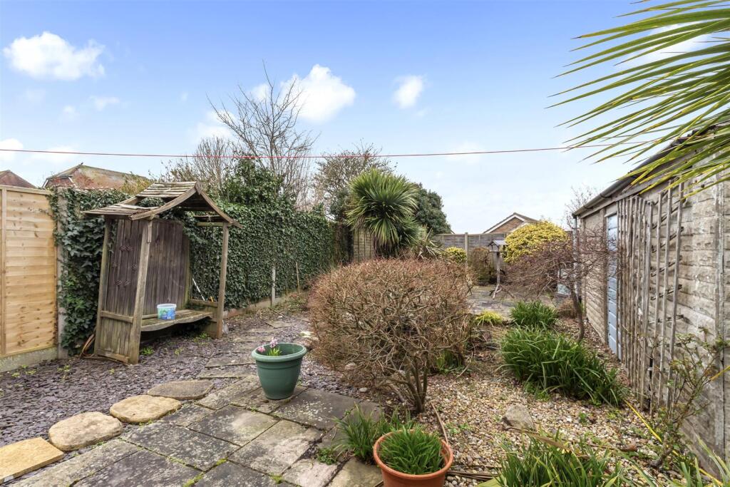 Colindale Road, 31-008.jpg