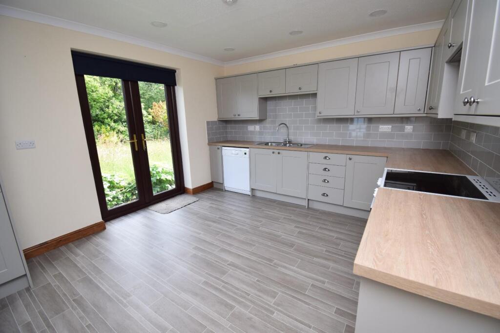 Kitchen 2.JPG