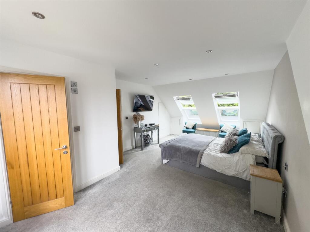 Prinicpal Bedroom Suite (4).jpg