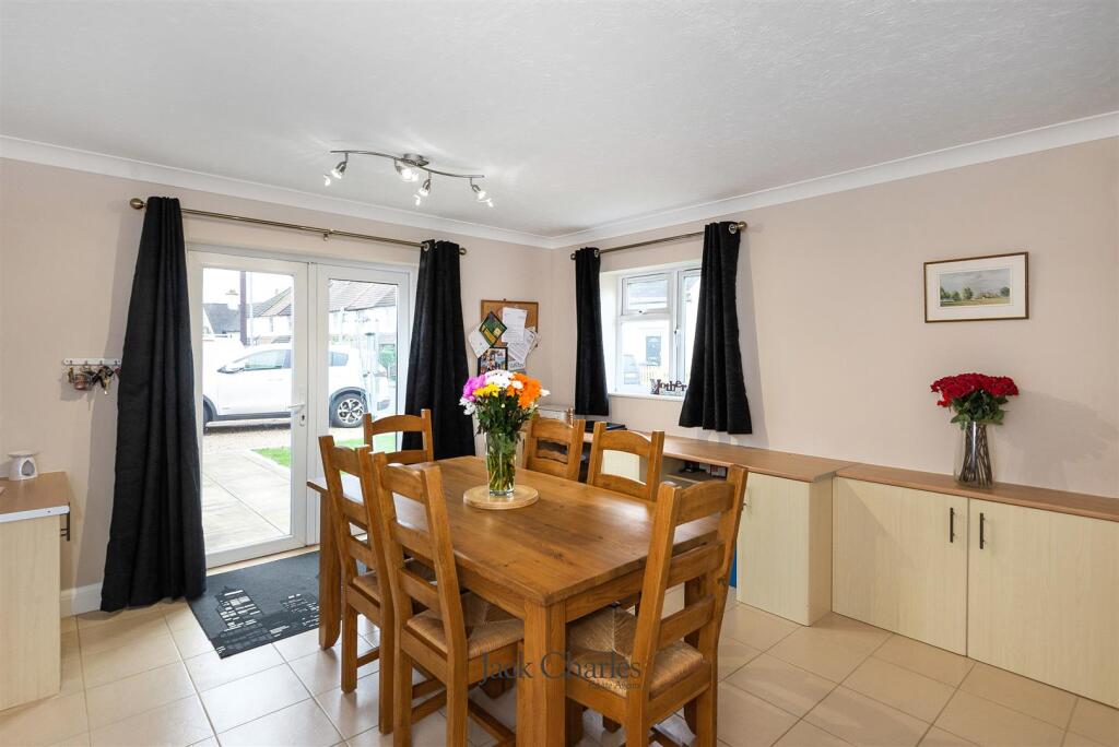 23 Barden Park Rd, TN9 1XD 007.jpg