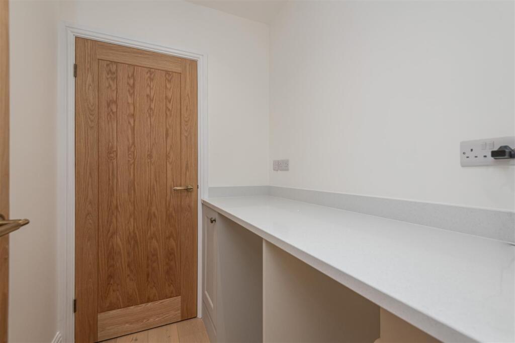 26 - 99B Knowl Road WF14 9RQ.jpg