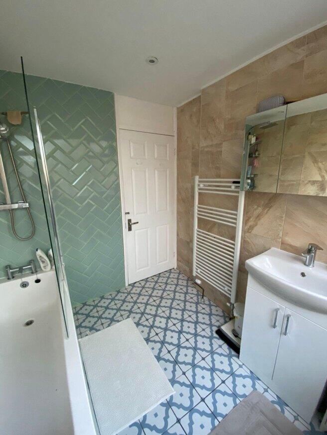 salford-house-e14-3hz-983407