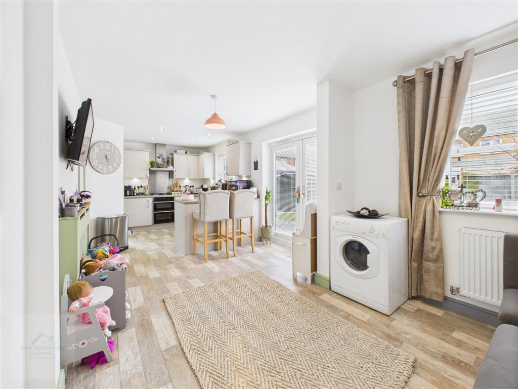 Open Plan Kitchen / Dining