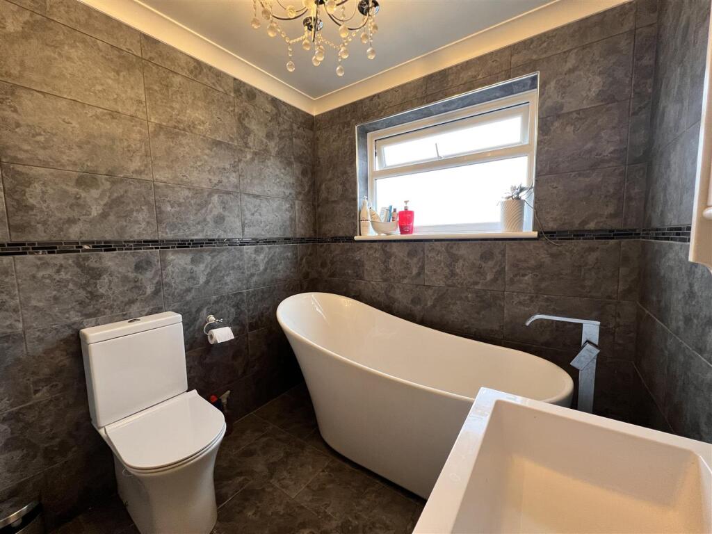 Family Bathroom: