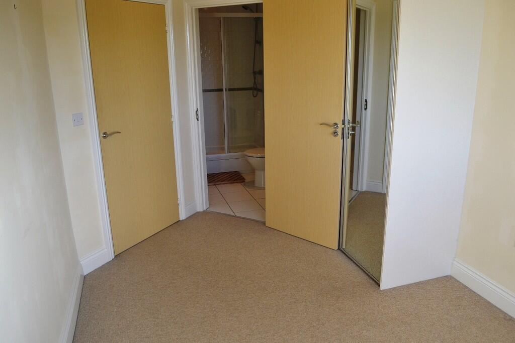 en suite and fitt...