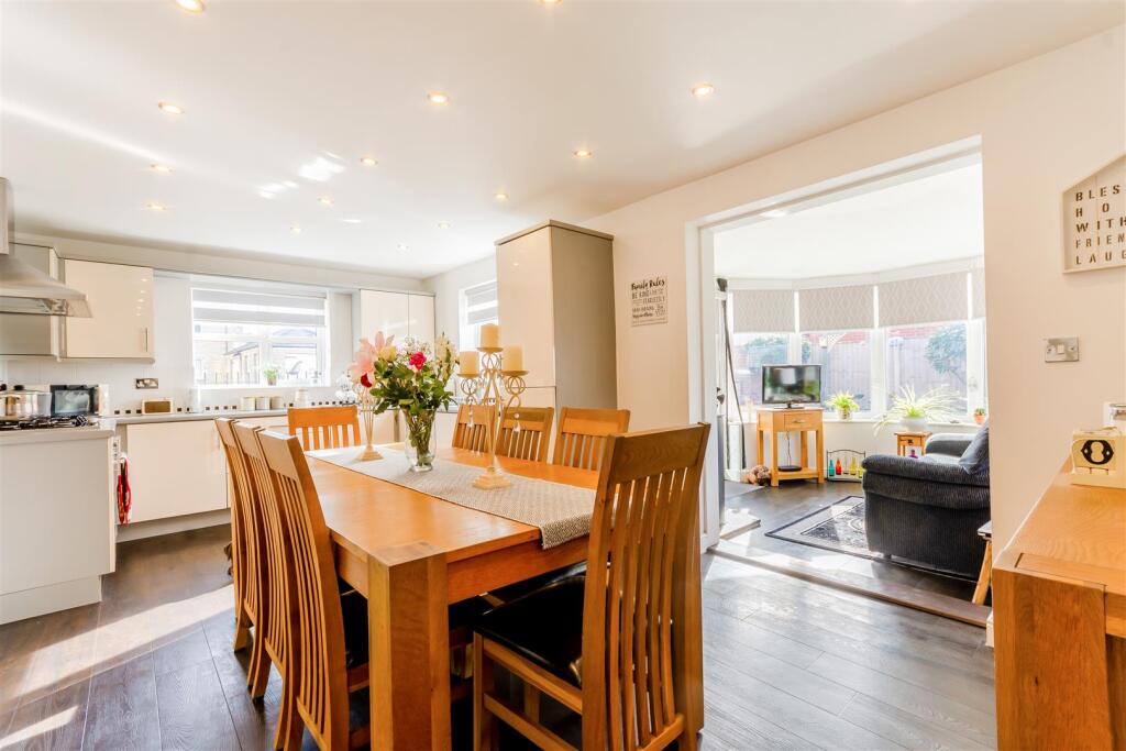 8638099-interior25v2.jpg