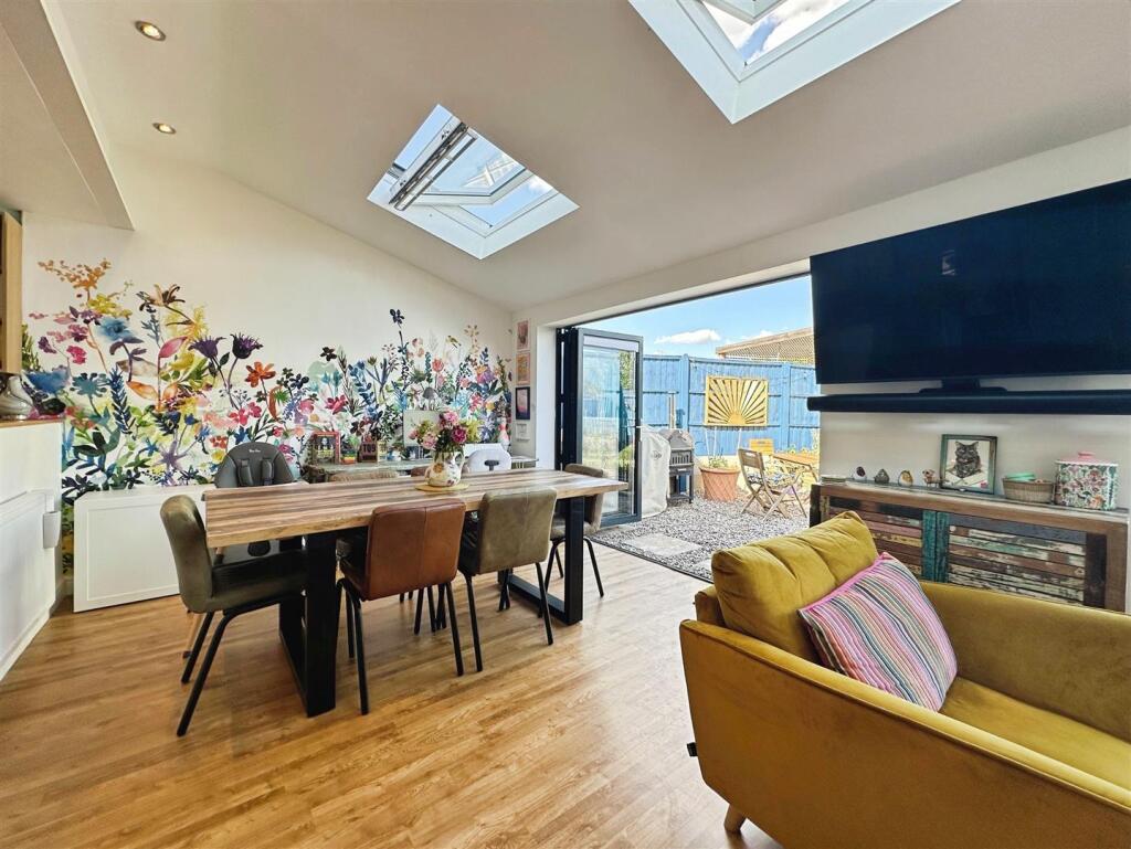 b8af44d3--49E1-BFFD-3CB5591B3188-70527-0000339B215