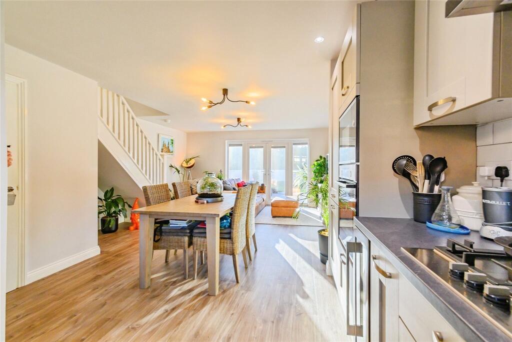 Living/Kitchen Area