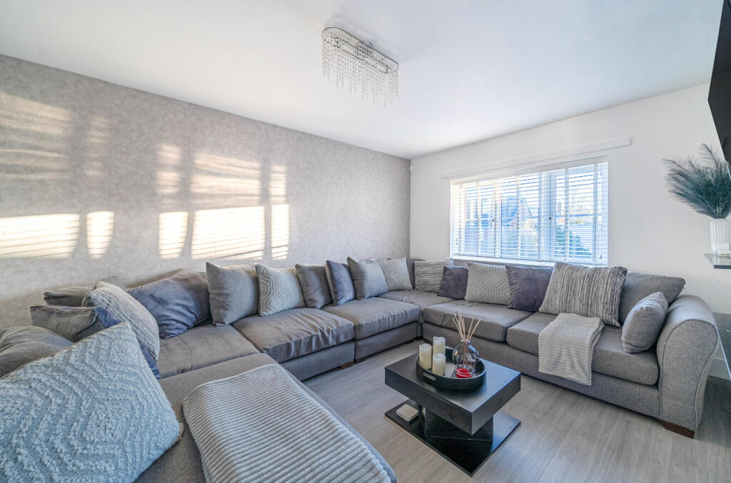 1392895-2-695b90c...