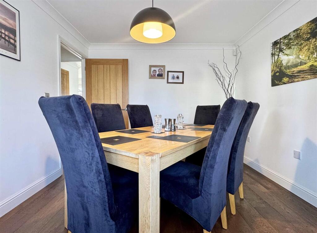 Dining Room.jpg