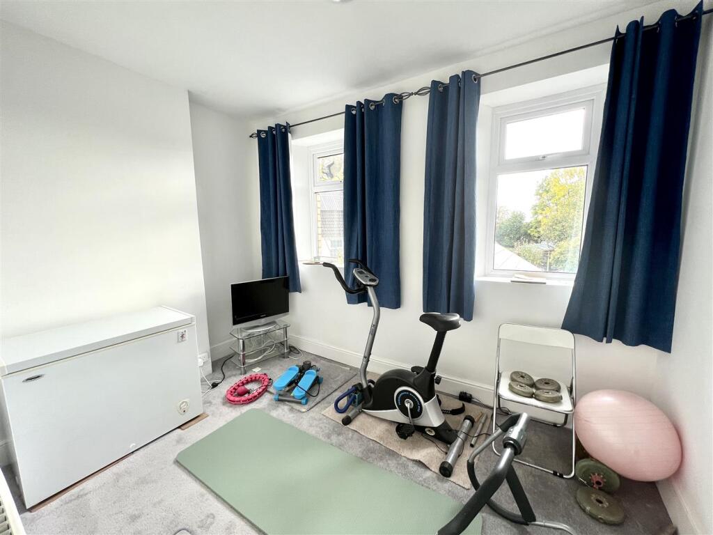 BEDROOM 4