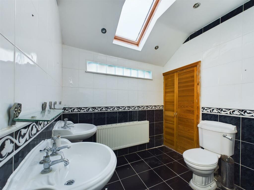 En-suite Bathroom
