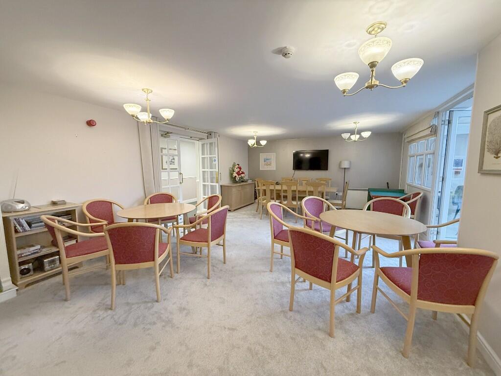 COMMUNAL LOUNGE