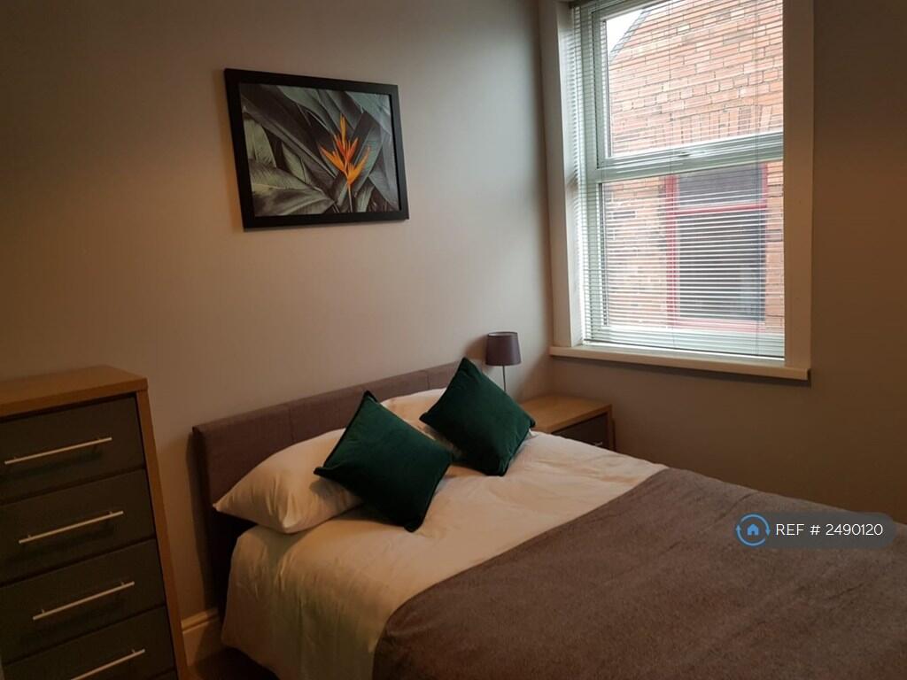 Room 5- Available