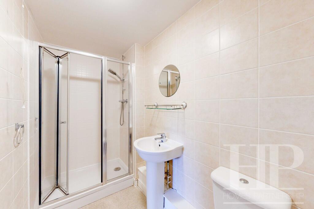 EN SUITE SHOWER ROOM