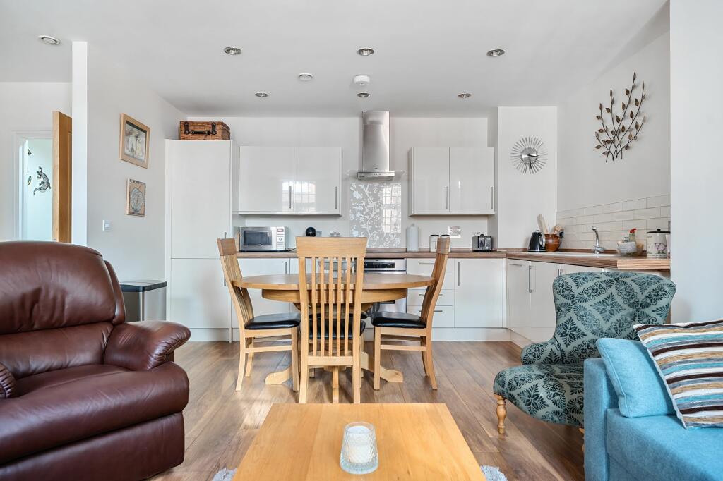 Kitchen Area (2)