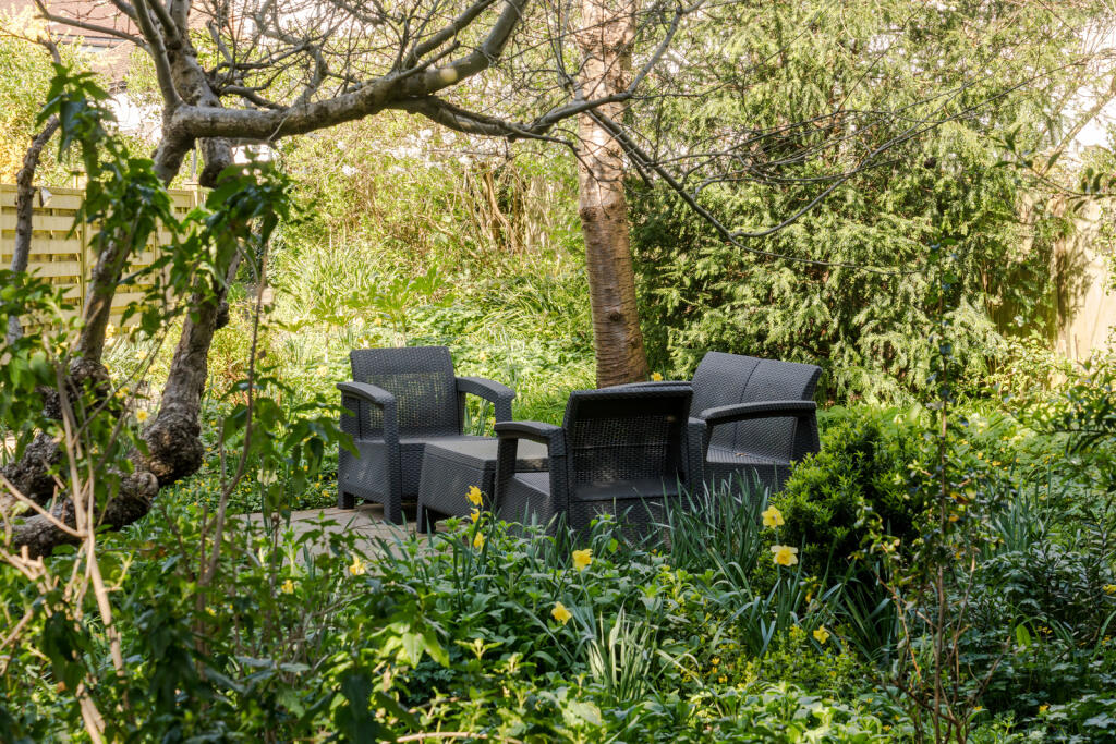 272760 - 75 Hall Drive-49.jpg