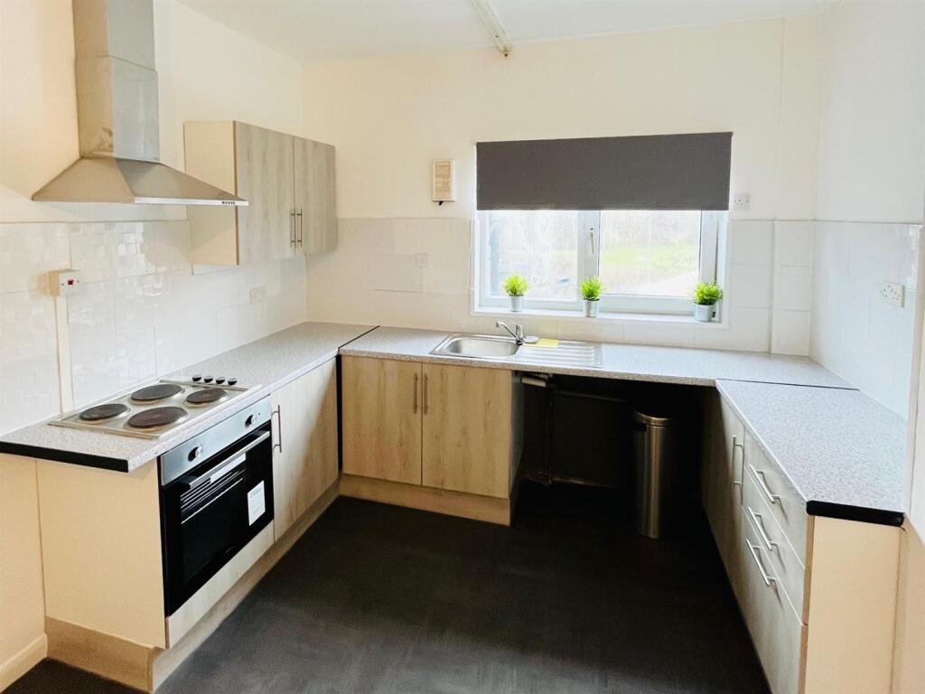 Flat 2 Kitchen.jpg