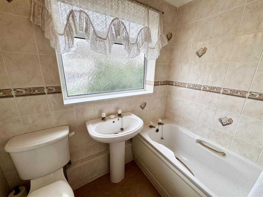 FAMILY BATHROOM