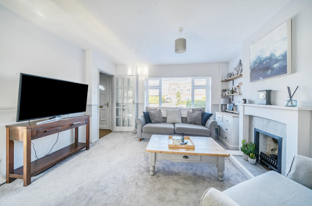 1312595-5-6852fbf...