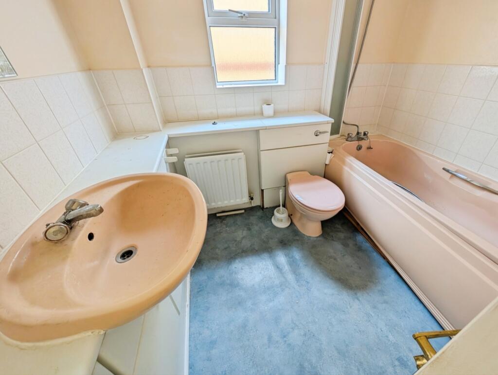 pbox-bathroom-323503.jpg