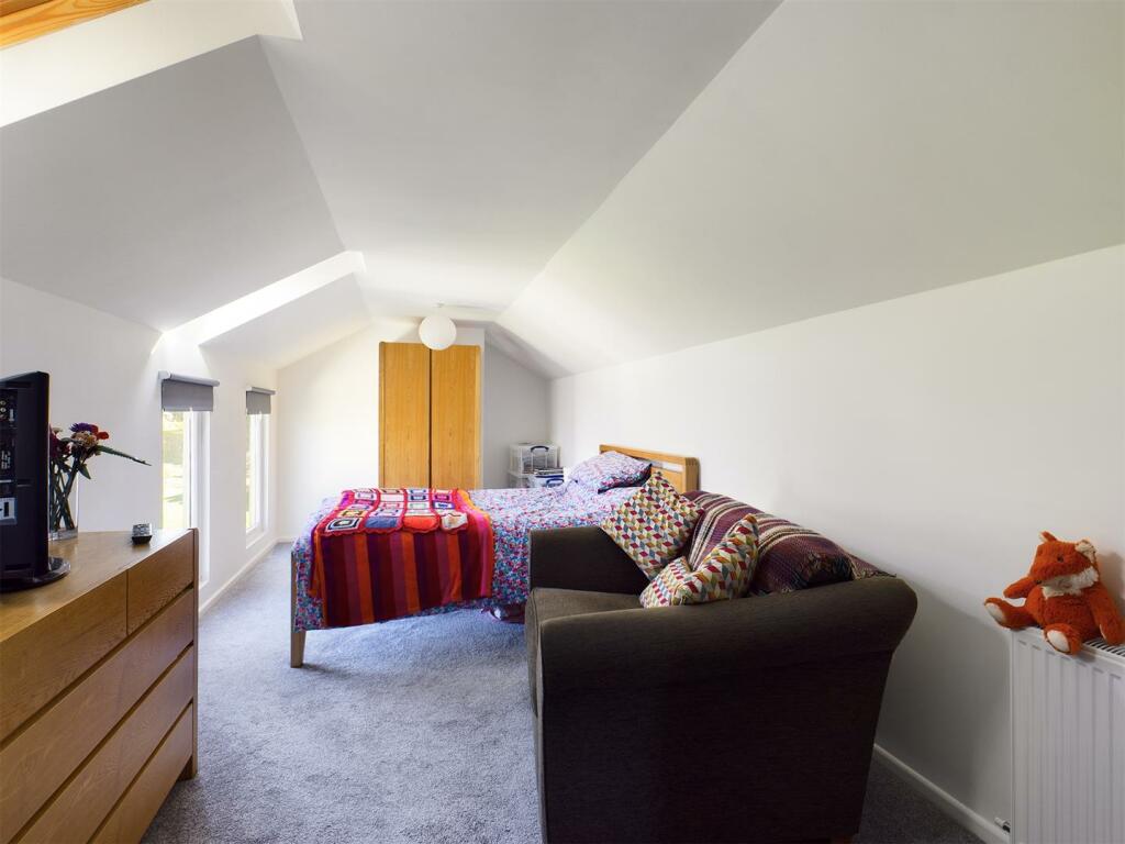 Bedroom 1.jpg