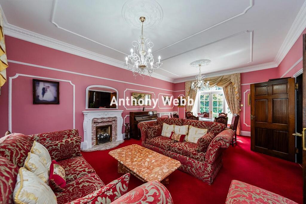 Reception Room/Dining Area