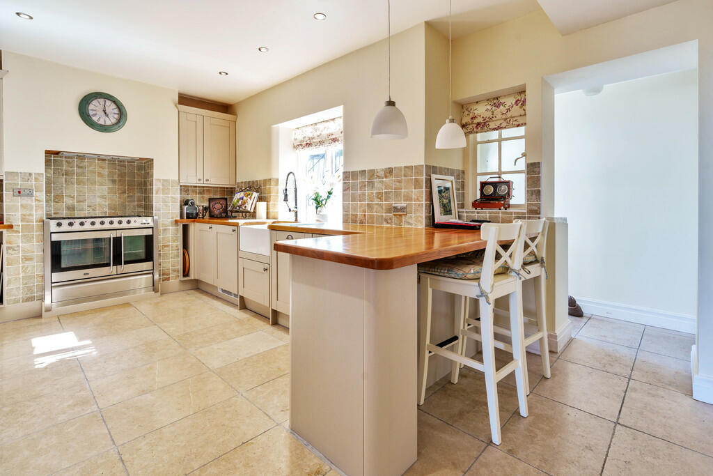 The Chalet - Kitc...