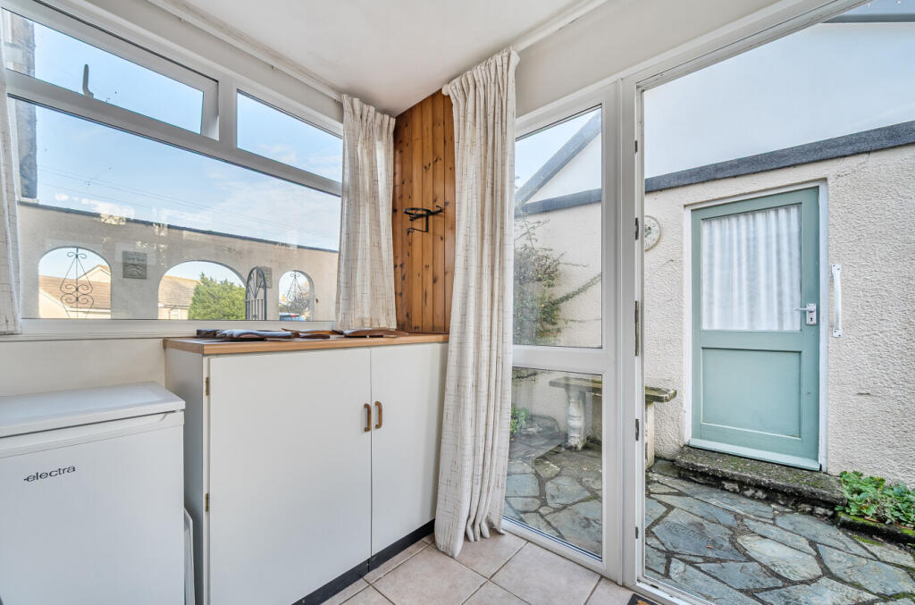 1386754-5-693c366...