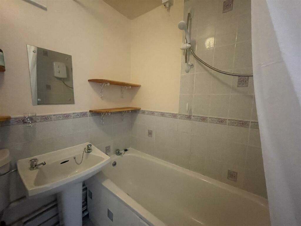 Bathroom.jpg